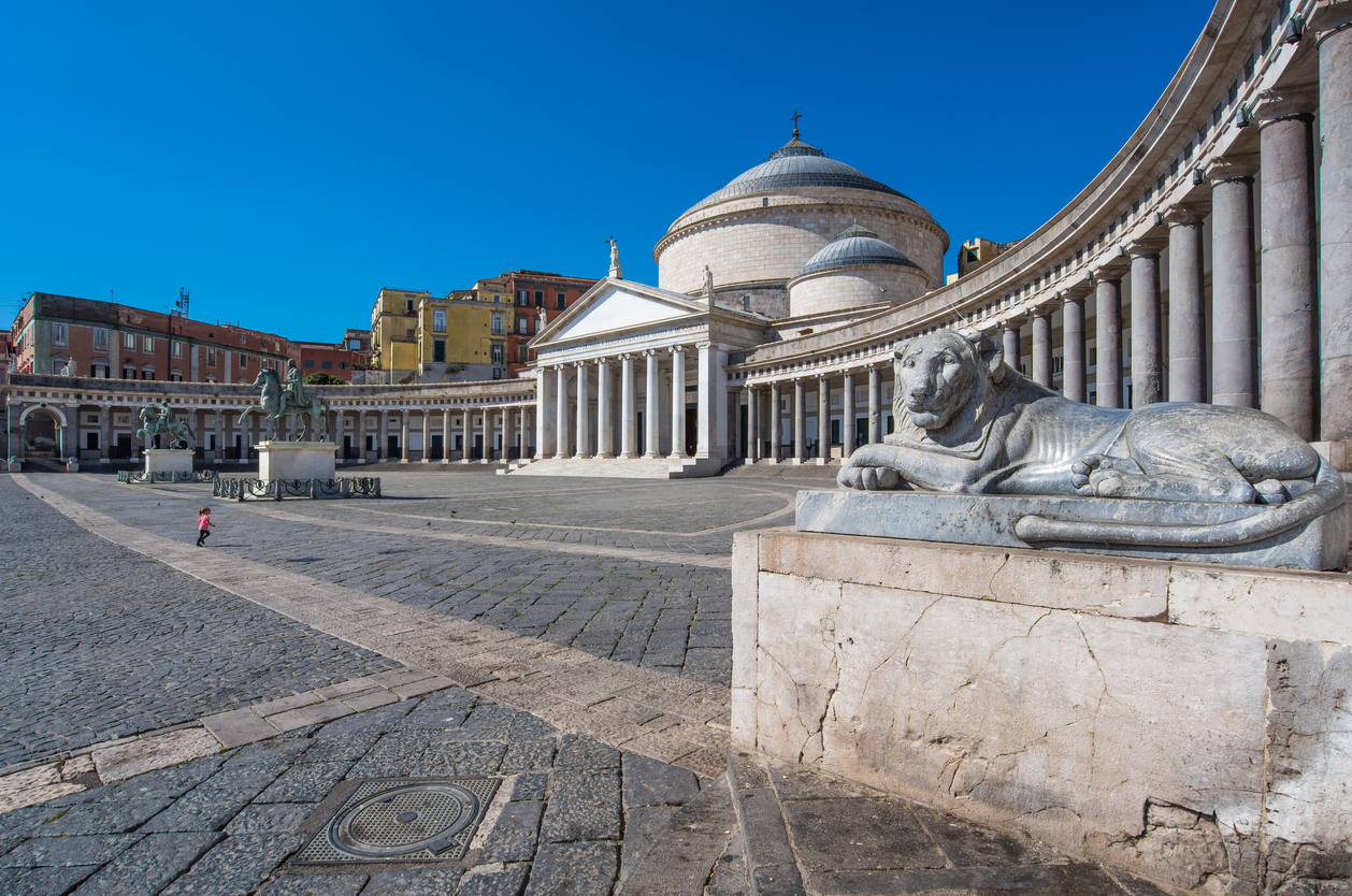 Napoli - Tra i due castelli